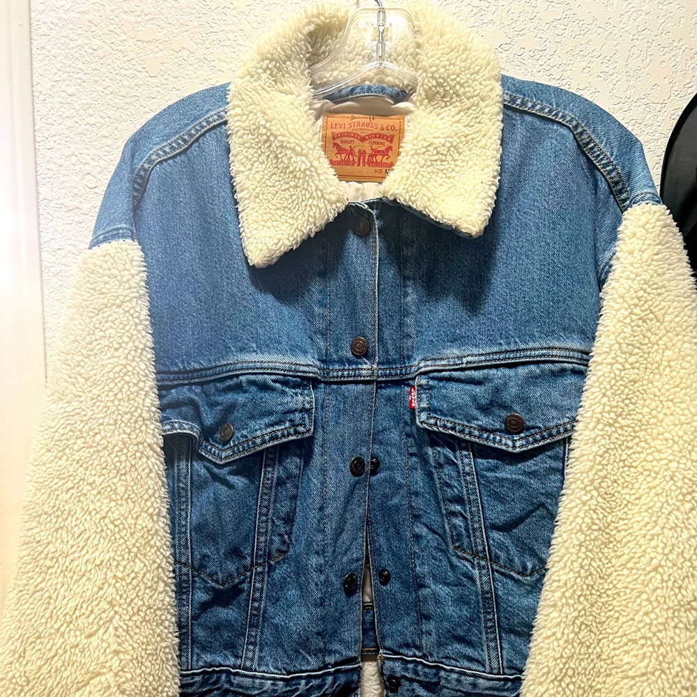 Levi’s oversized crop jacket